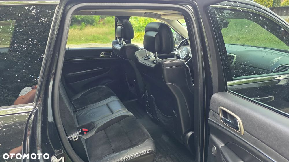 Jeep Grand Cherokee - 12