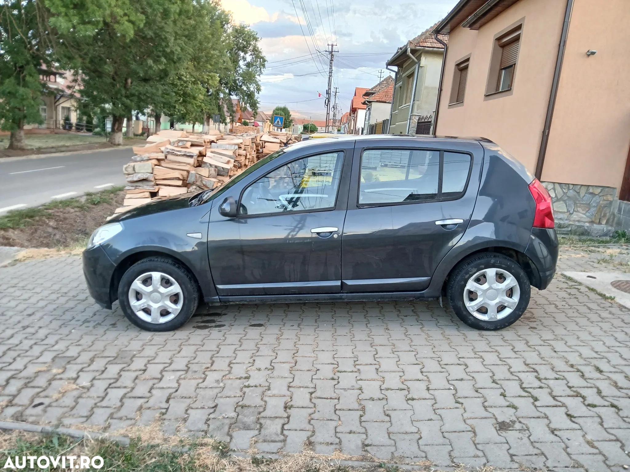 Dacia Sandero 1.2 16V 75 Laureate - 3