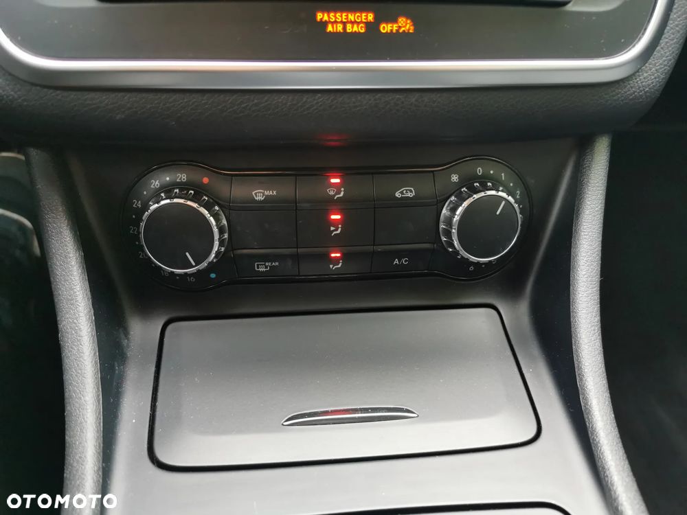 Mercedes-Benz GLA - 14