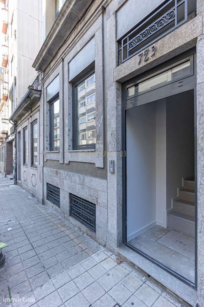 Apartamento t1 duplex  pronto habitar , inserido num  prédio de charme - Grande imagem: 2/22