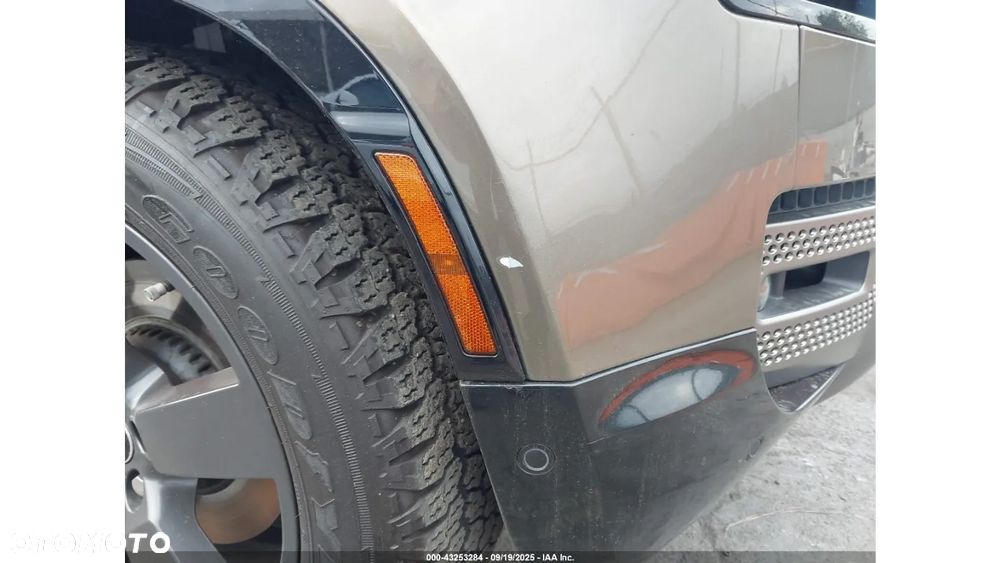 Land Rover Defender - 12