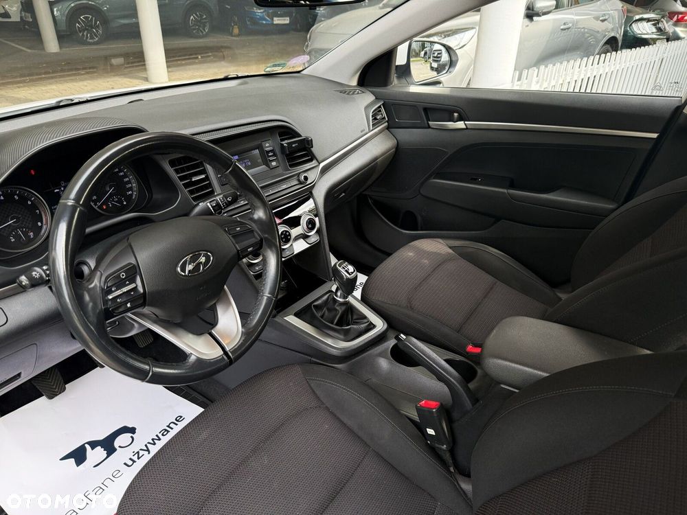 Hyundai Elantra 1.6 Classic Plus - 12