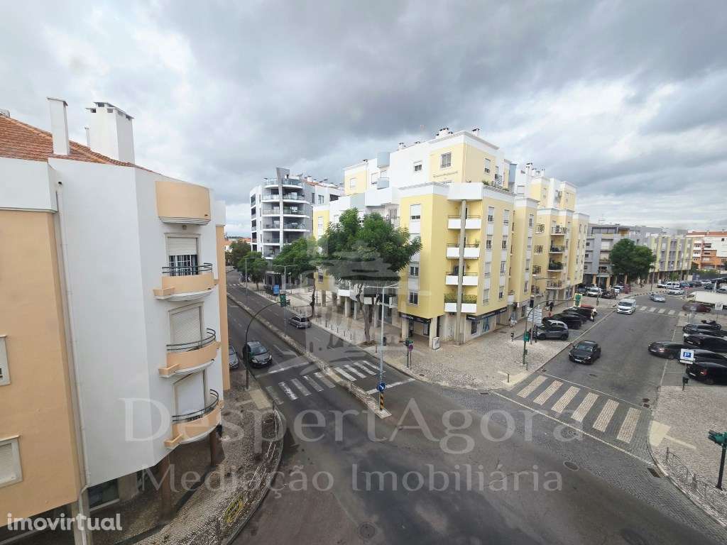 Apartamento T3 a 50 metros da estação da CP - Grande imagem: 2/19