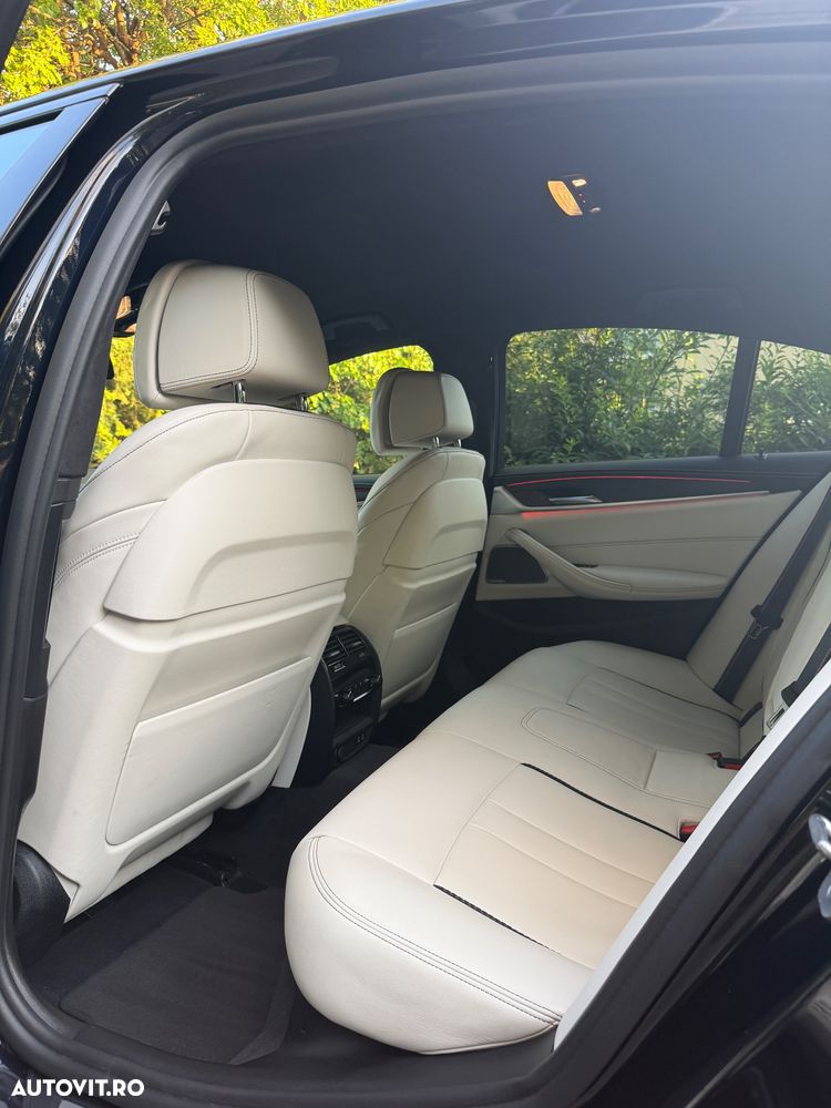 BMW Seria 5 530i xDrive AT MHEV - 12