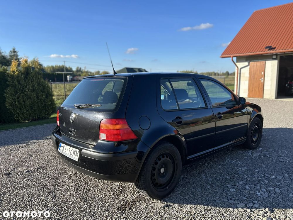 Volkswagen Golf 1.6 - 8