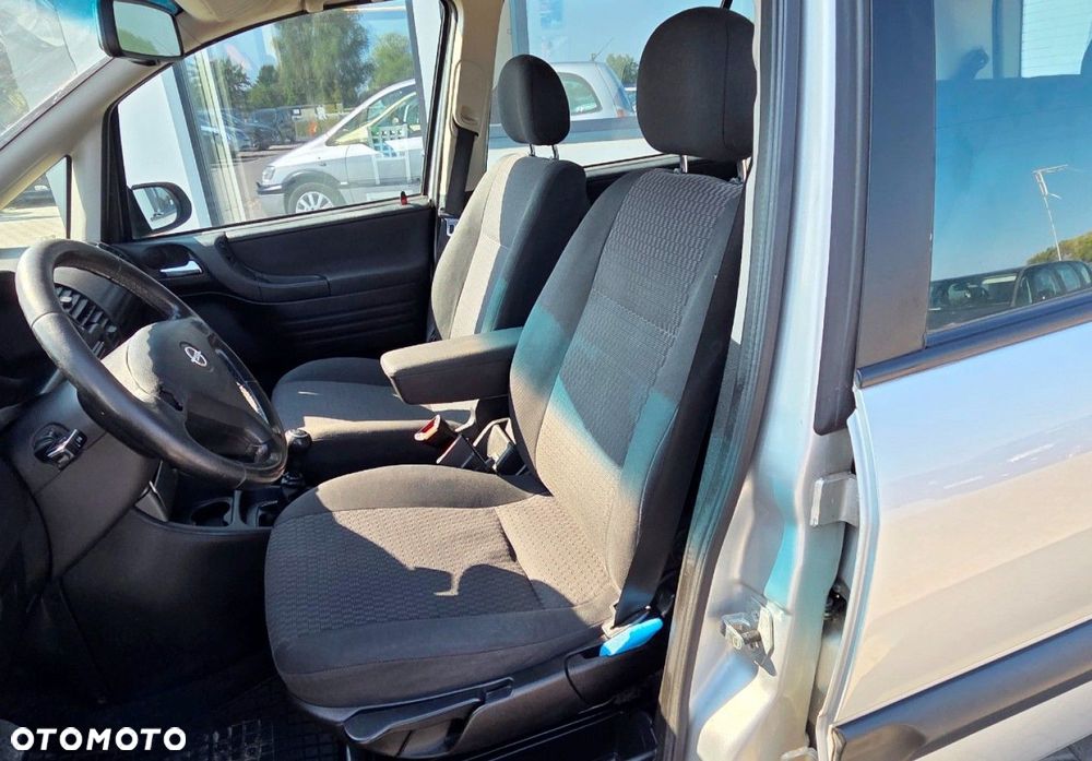 Opel Zafira - 17