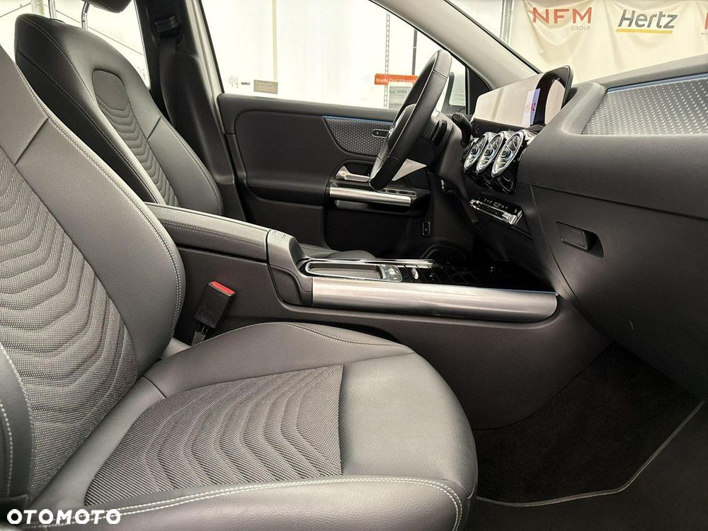 Mercedes-Benz GLA - 28