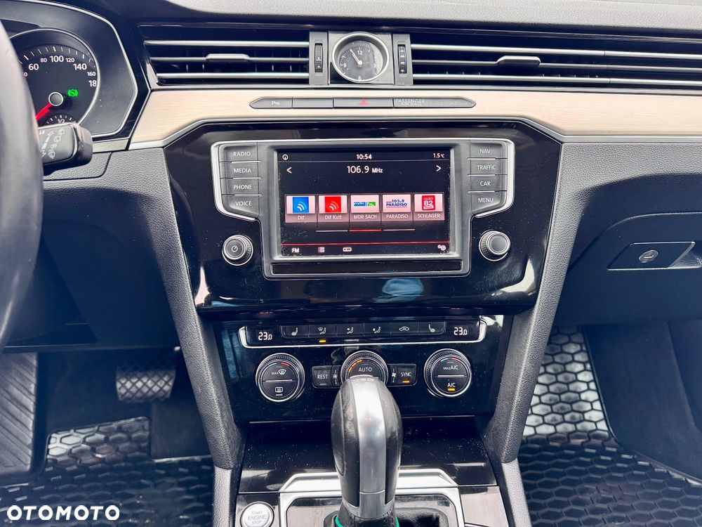 Volkswagen Passat 2.0 TDI SCR (BlueMotion Technology) DSG Highline - 34