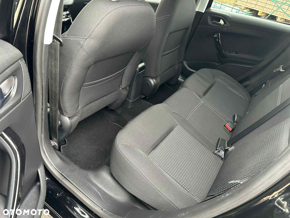 Peugeot 208 BlueHDi 100 Active Pack - 10