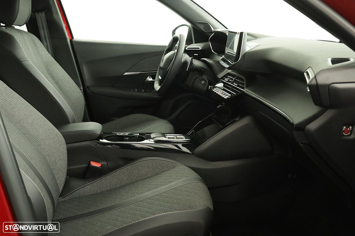 Peugeot 2008 1.2 PureTech Allure EAT8 - 23