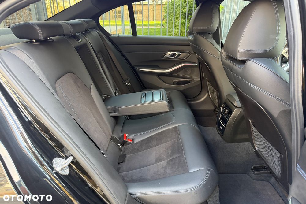 BMW Seria 3 320d M Sport - 13