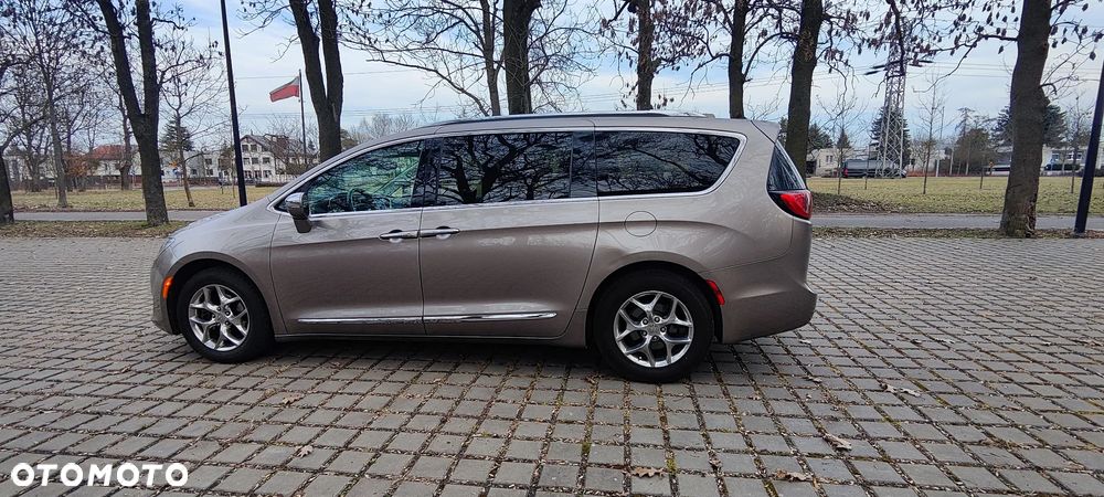 Chrysler Pacifica - 28