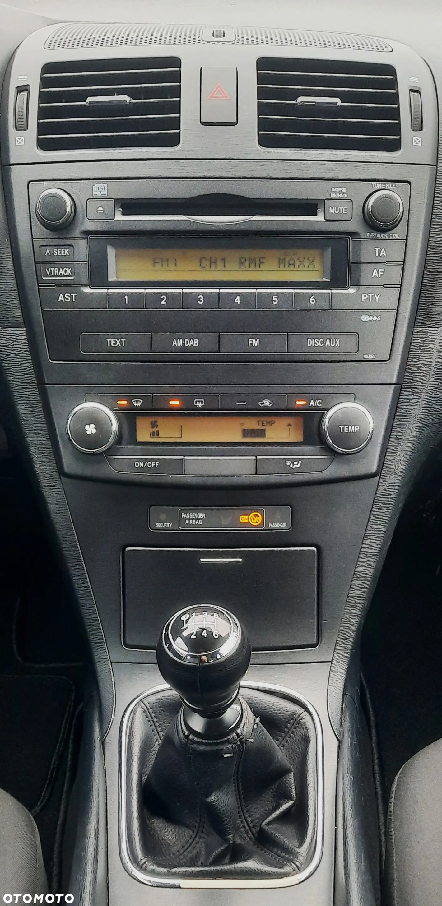 Toyota Avensis Combi 1.6 Comfort - 8