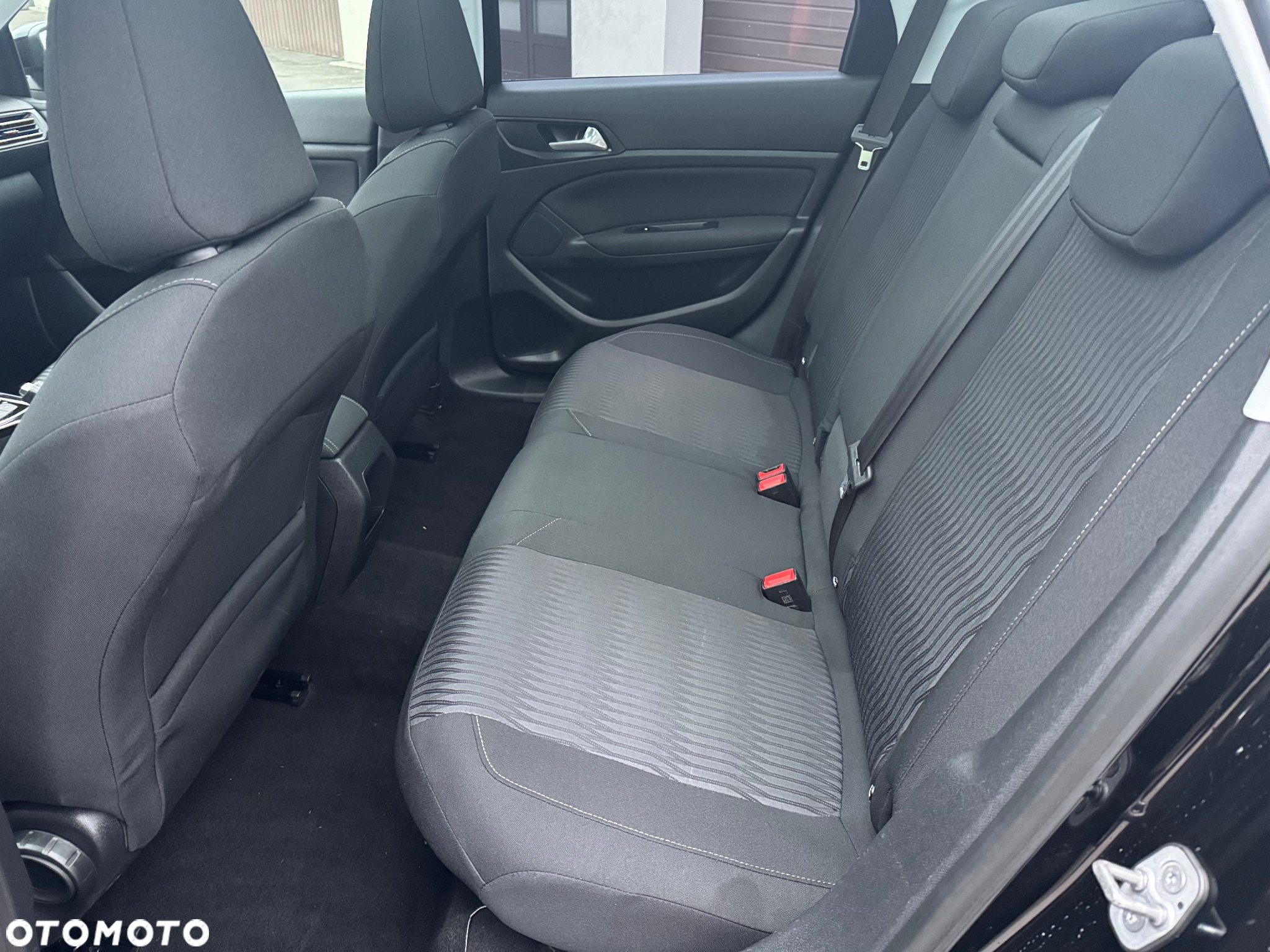 Peugeot 308 SW 1.2 PureTech Allure S&S EAT6 - 21