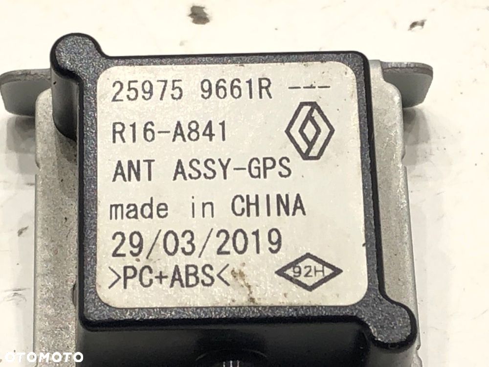 ANTENA GPS  RENAULT MEGANE IV liftback (B9A/M/N_) 2015 - 2022 1.5 Blue dCi 115 (B9A6) 85 kW [116 KM] - 4