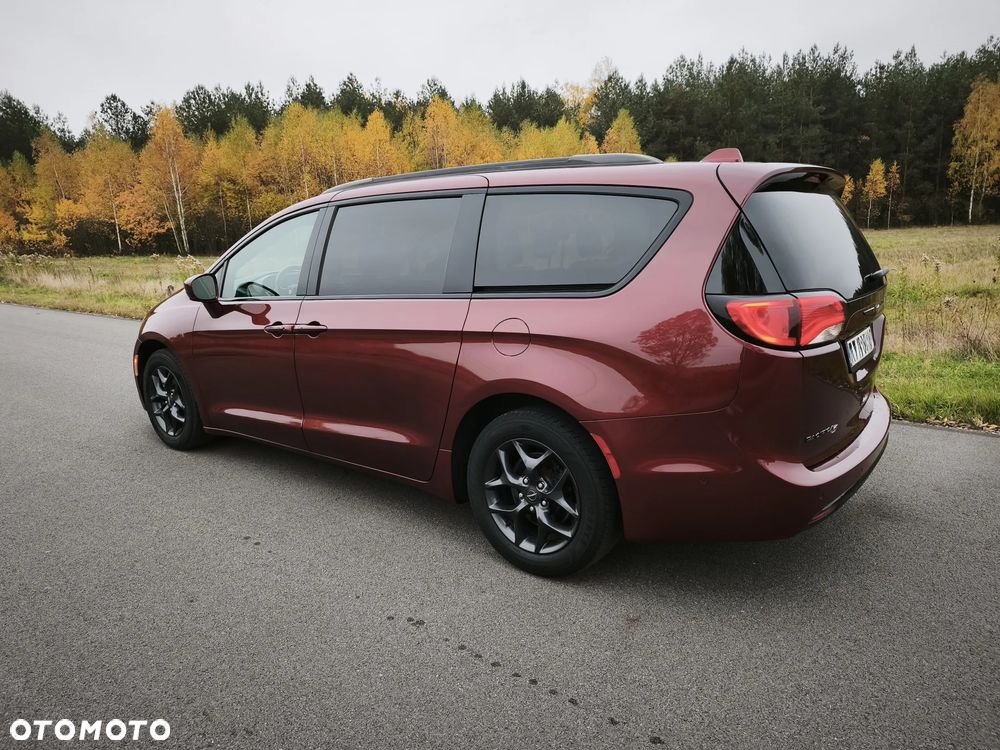 Chrysler Pacifica - 6