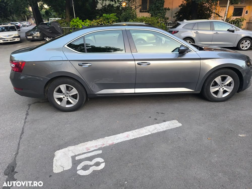 Skoda Superb 2.0 TDI DSG Ambition - 4