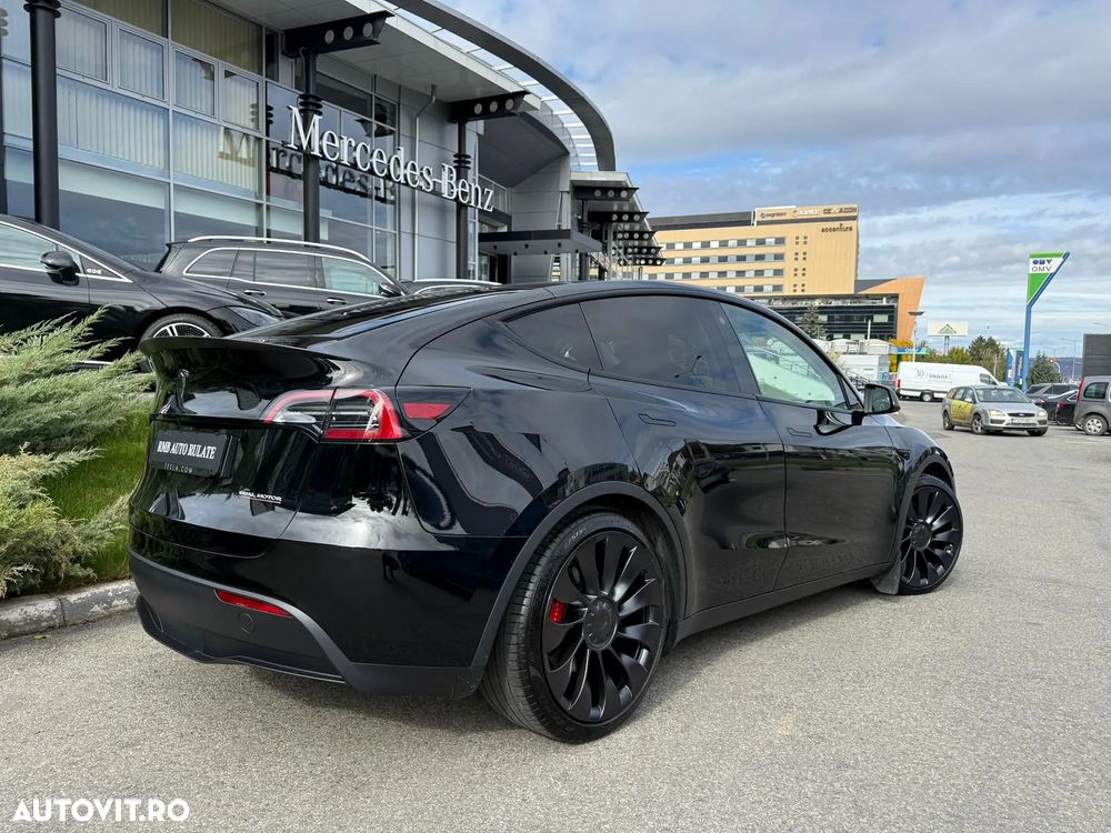 Tesla Model Y - 4