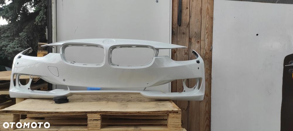 zderzak przód przedni bmw 3 f30 f31 przedlift x4 pdc pod czujniki xenon spryskiwacze 10.11-05.15 475 – Black Sapphire Metallic, A83 – Glaciersilver Metallic, A300 – Alpine White III, A96 – Mineral White Metallic, X10 – Tanzanite Blue II Metallic (Individual), B45 – Estoril Blue II Metallic, A89 – Imperial Blue Xirallic, 668 – Jet Black, 416 – Carbon Black Metallic, B39 – Mineralgrau Metallic, A96 – Mineral White Metallic, 416 – Carbon Black Metallic, X02 – Citrin Black Metallic (Individual), A75 – Melbourne Red Metallic, A92 – Orion Silver Metallic, C10 – Mediterranean Blue Metallic, C08 – Jucaro Beige Metallic, A76 – Deep Sea Blue Metallic, B39 – Mineralgrau Metallic, B40 – Liquid Blue Metallic, A52 – Space Grey Metallic, B53 – Sparkling Brown Metallic, B06 – Sunset Orange Metallic, C1X – Phytonic Blue Metallic, B65 – Mineral Blue Metallic, A17 – Havanna Metallic - 5