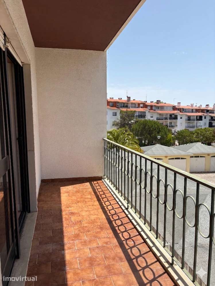 Apartamento T2 na Bicuda - Cascais com garagem totalmente remodelado - Grande imagem: 3/28