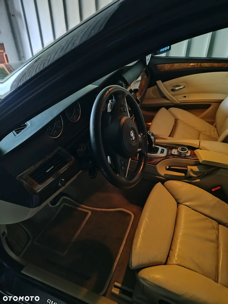 BMW Seria 5 535i - 24