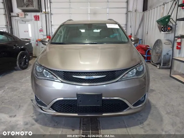 Chrysler Pacifica - 6