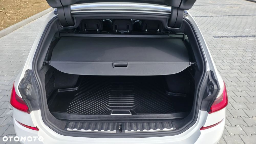 BMW Seria 3 320i Edition M Sport Shadow - 9