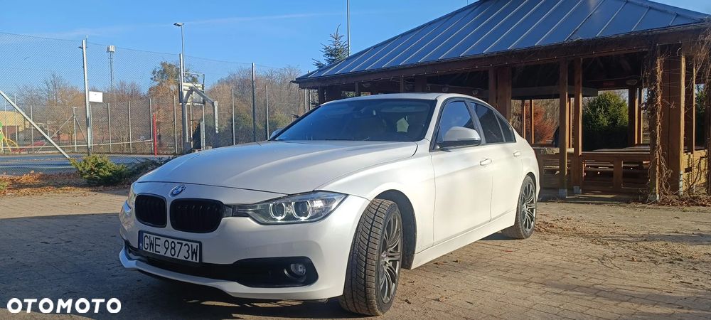 BMW Seria 3 320i Sport-Aut Sport Line - 4