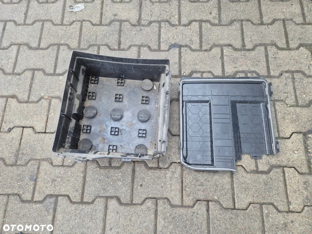 SKRZYNKA AKUMLATORA FORD TRANSIT CUSTOM I  MK8  12r.+ - 5