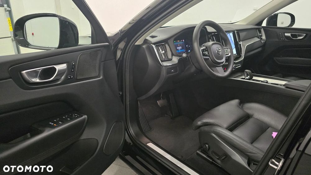 Volvo XC 60 B4 D AWD Plus Dark - 5