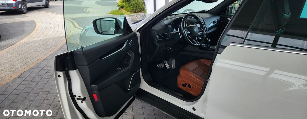 Maserati Levante Diesel Granlusso - 32