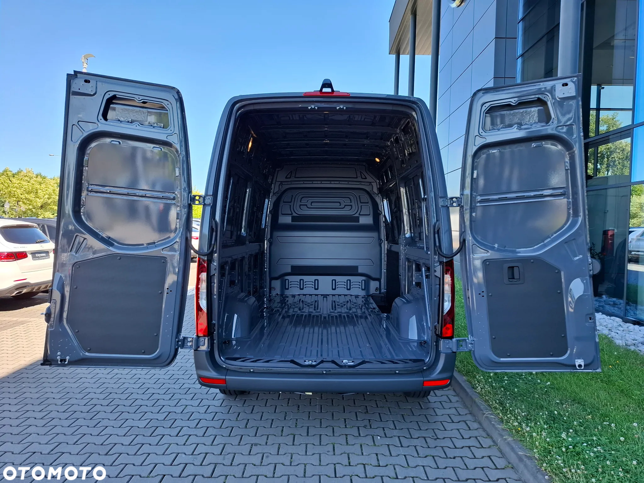 Mercedes-Benz Sprinter 317 CDI Furgon PRO 3665 mm L2H2 - 14