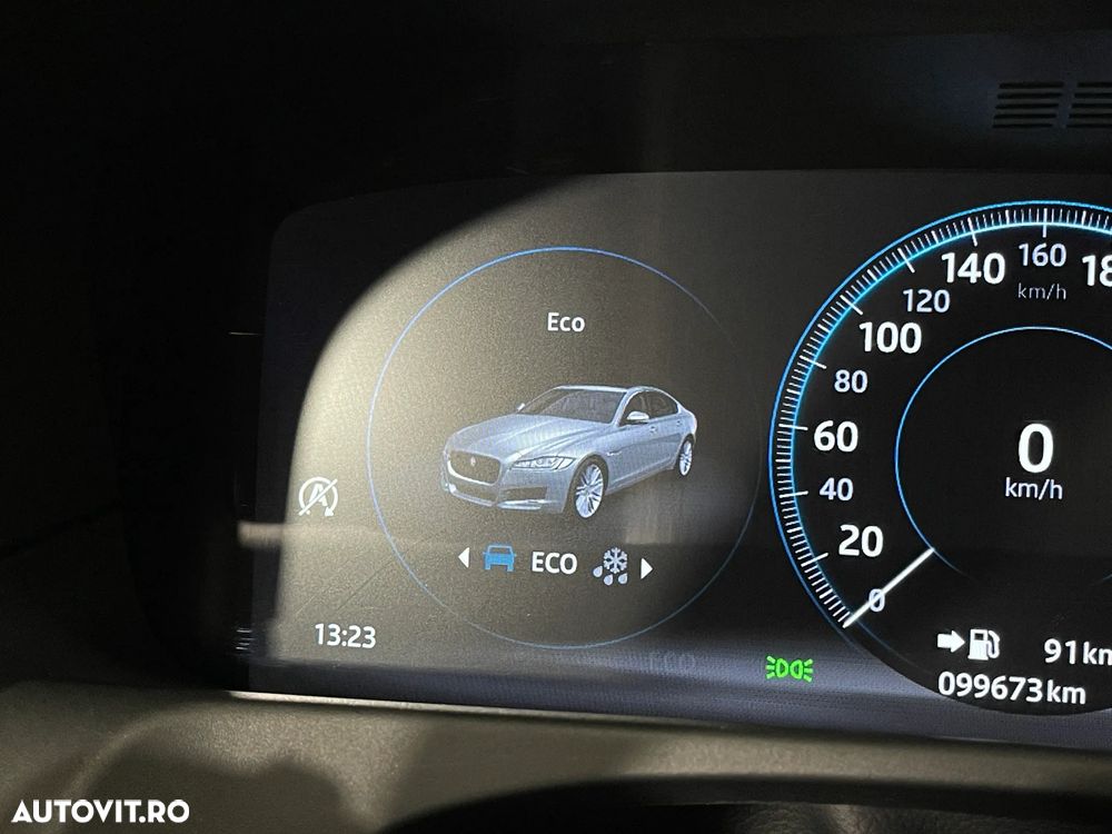 Jaguar XF 20d AWD Aut. Chequered Flag - 28