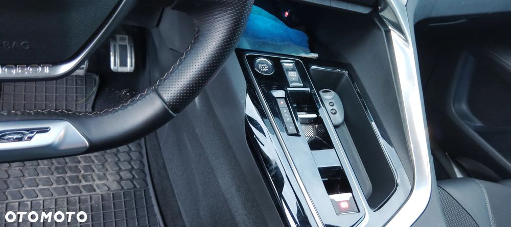 Peugeot 5008 PureTech 130 EAT8 Stop & Start GT - 8