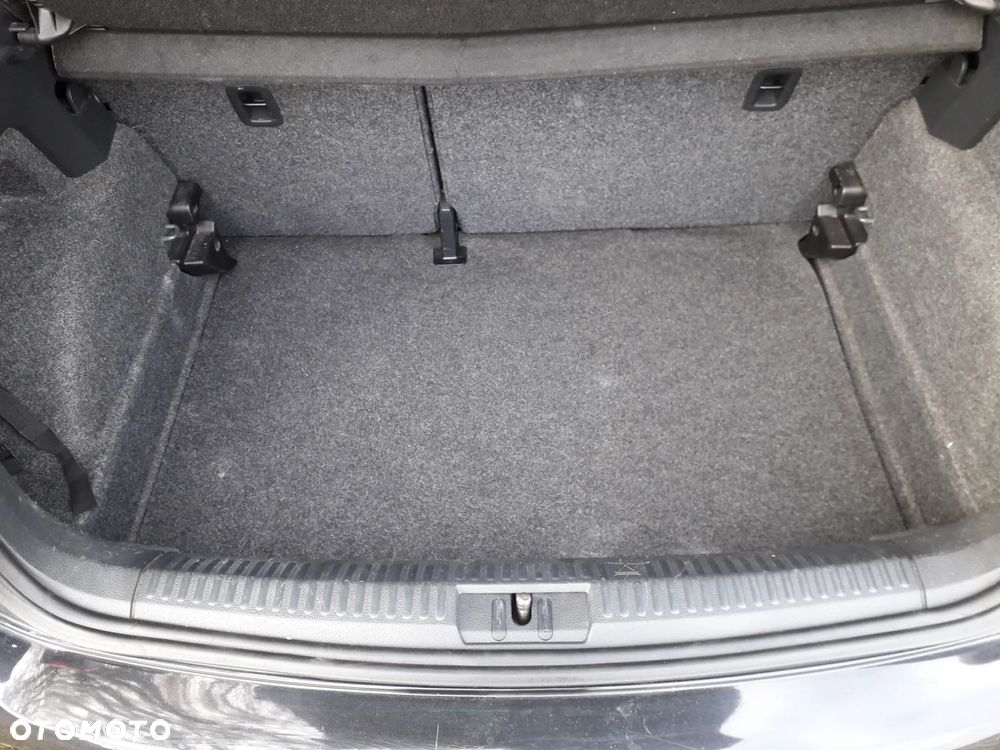 Volkswagen Polo - 12