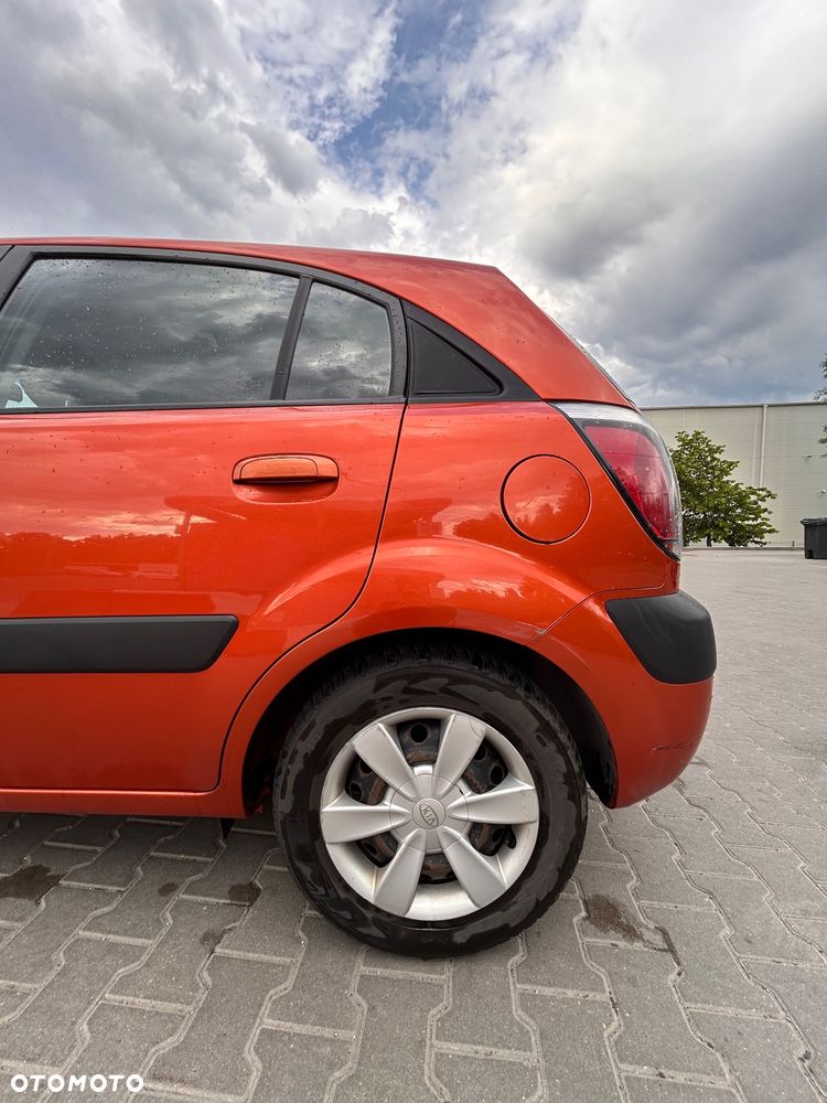 Kia Rio - 11