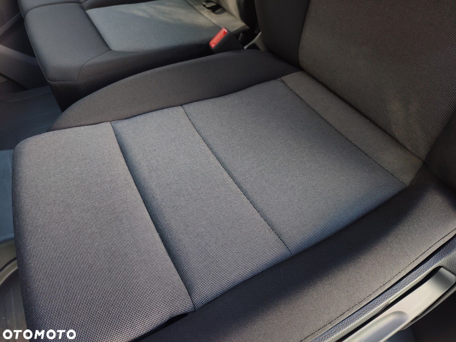 Volkswagen Crafter Crafter 35 Podwozie z pojedynczą kabiną silnik: 2,0 l EU6 SCR 177 KM / skrzynia biegów: Przedni napęd manualna 6-biegowa rozstaw osi: 4490 mm - 23
