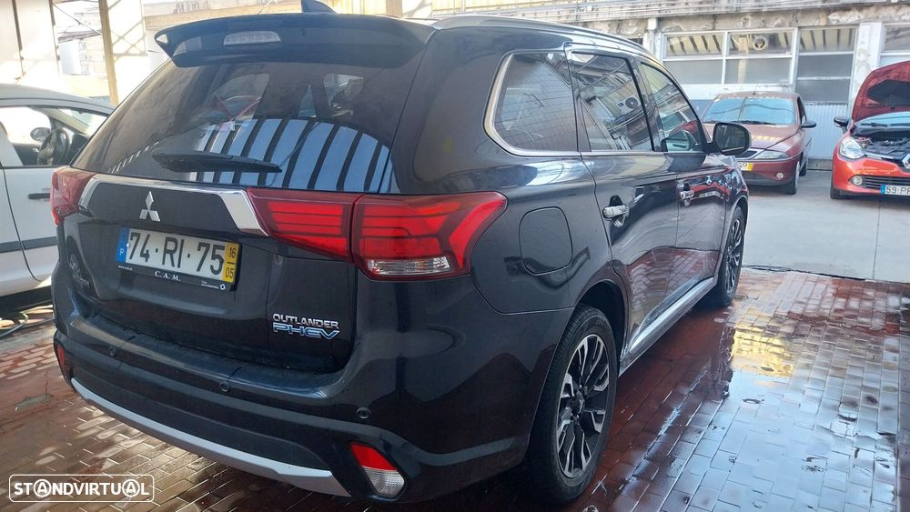 Mitsubishi Outlander 2.0 Intense Navi - 19