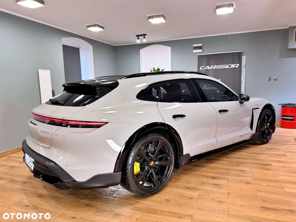 Porsche Taycan - 8
