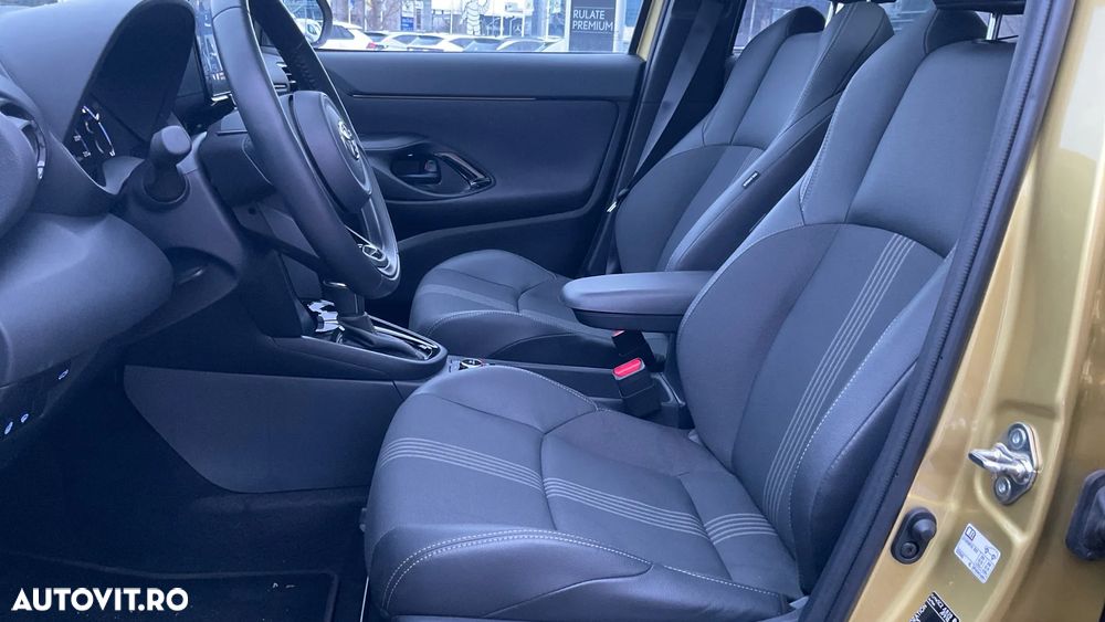 Toyota Yaris Cross 1.5 VVT-i HSD 130 4x4 HEV Exclusive - 12