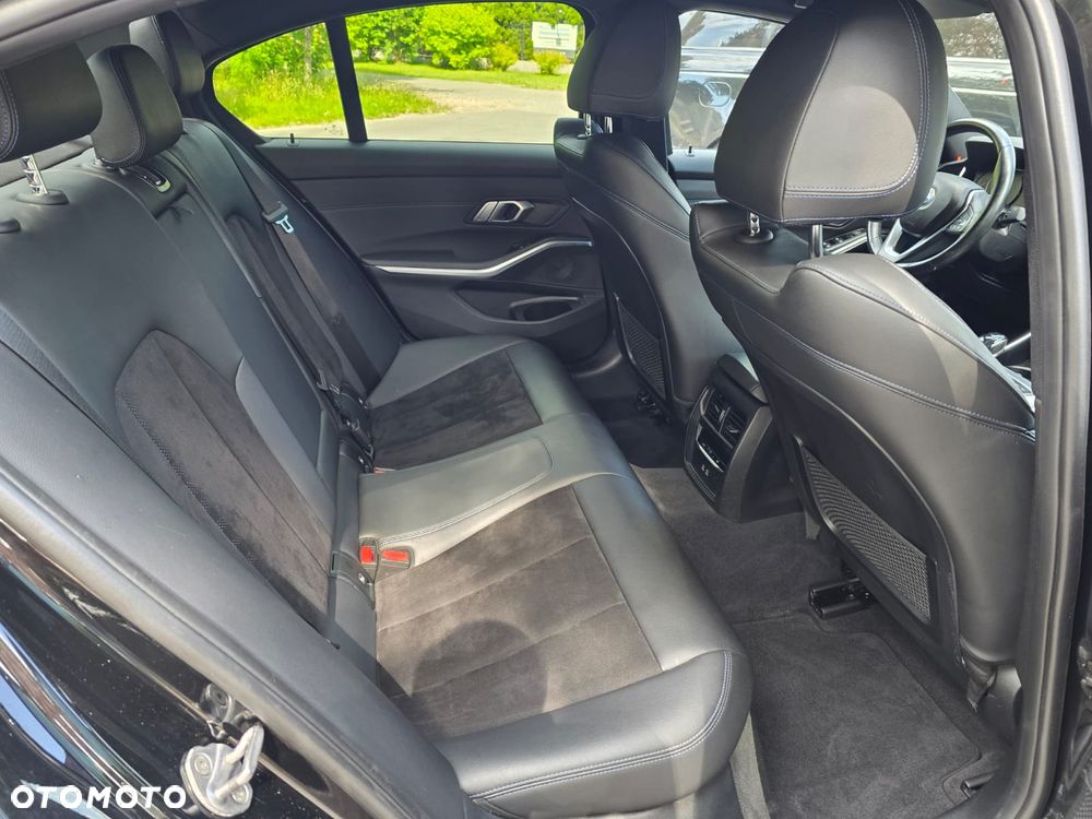 BMW Seria 3 318i Luxury Line - 23
