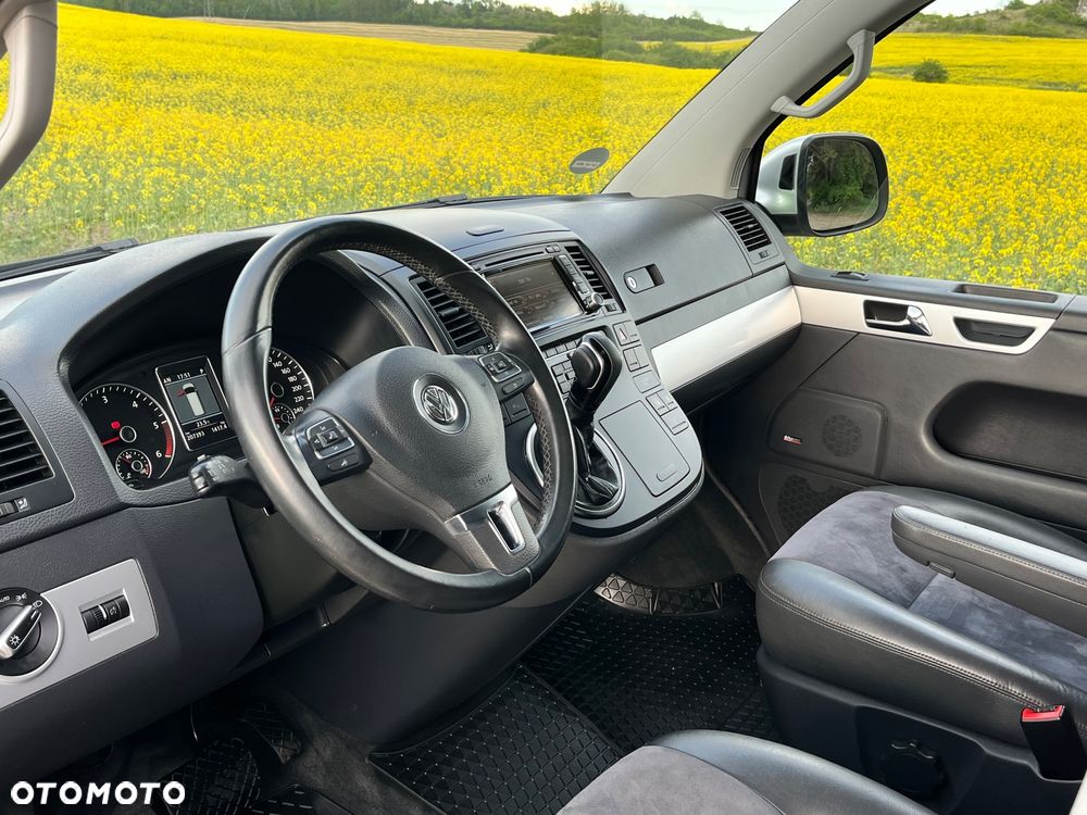 Volkswagen Multivan - 10