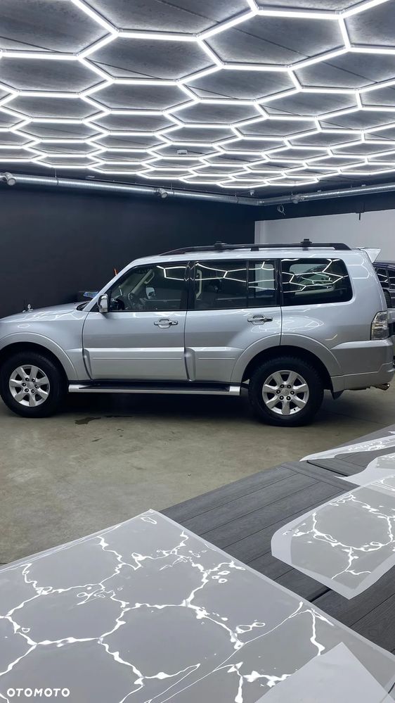 Mitsubishi Pajero - 2