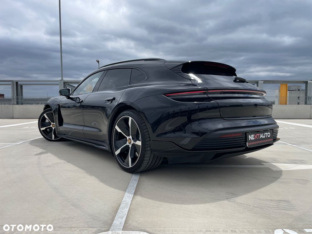 Porsche Taycan Turbo - 9