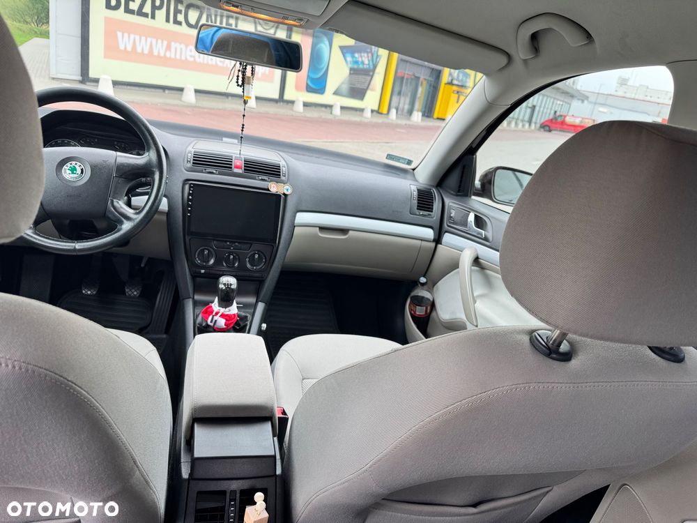 Skoda Octavia 1.6 FSI Elegance - 11