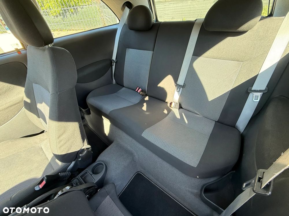 Opel Corsa 1.4 16V Sport - 12