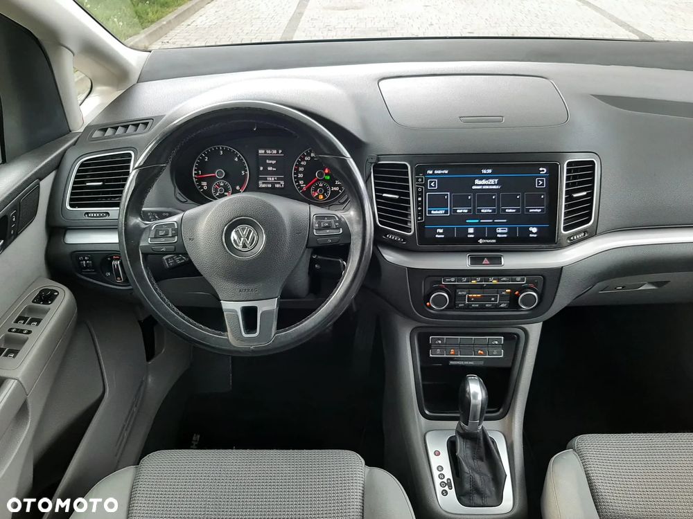 Volkswagen Sharan 2.0 TDI DSG BlueMotion Technology Trendline - 12