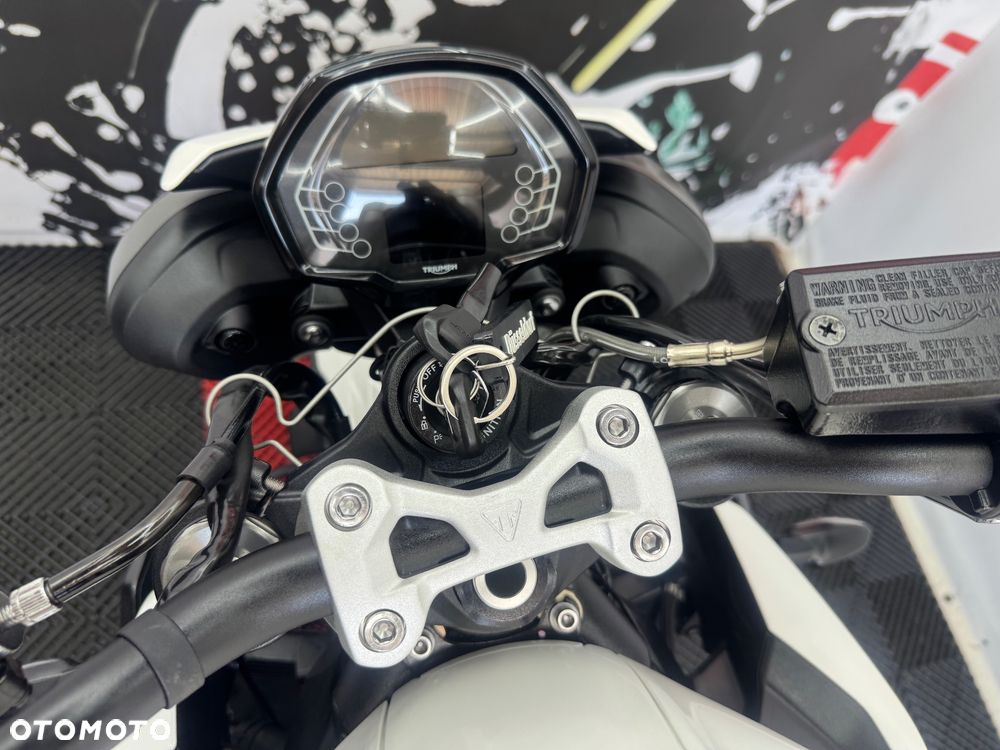 Triumph Street Triple - 26