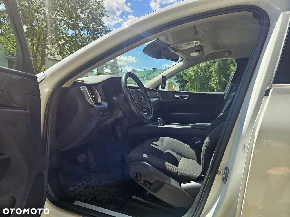 Volvo XC 60 B4 B Momentum - 8