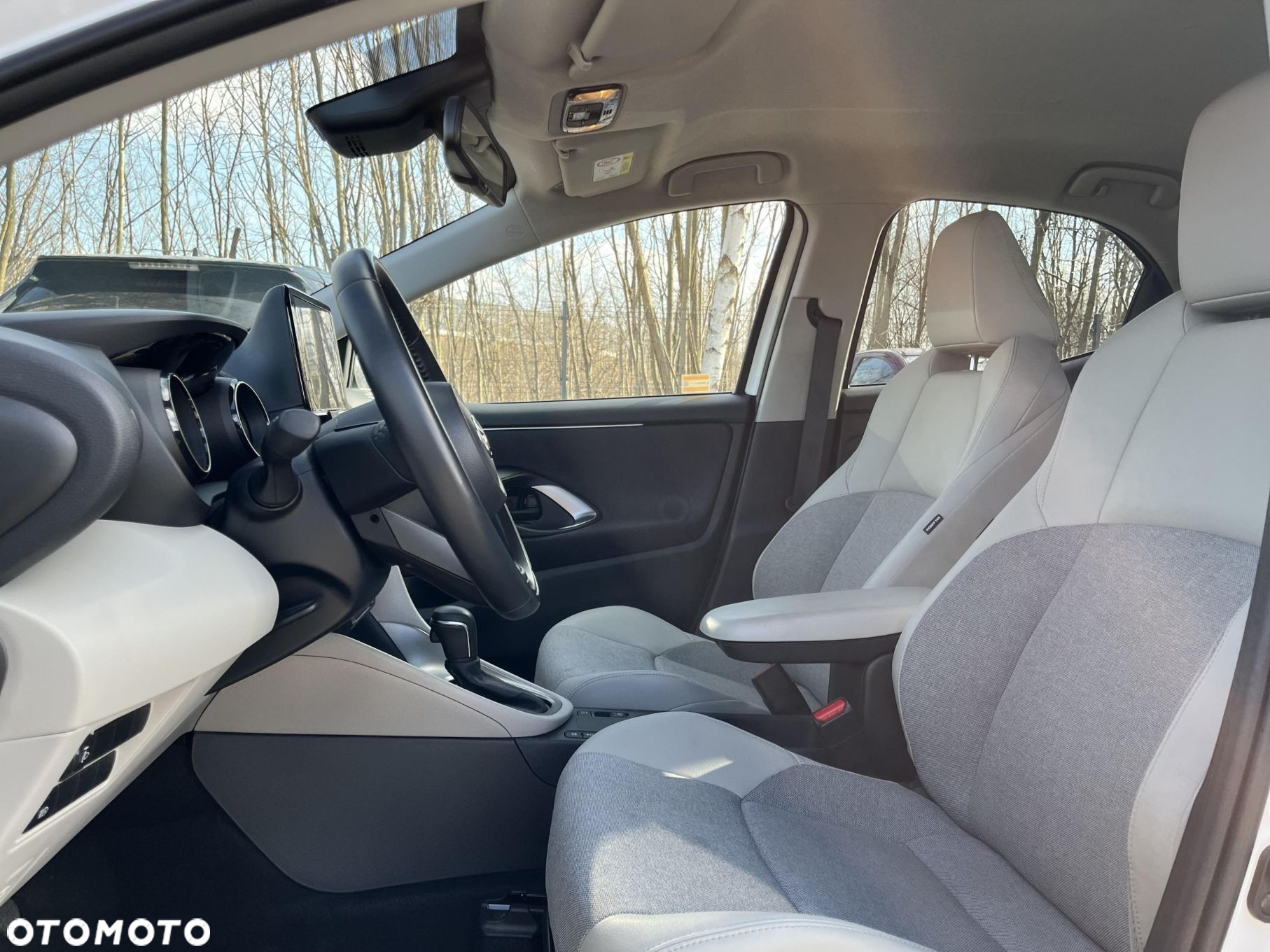 Toyota Yaris Hybrid 1.5 Executive - 11
